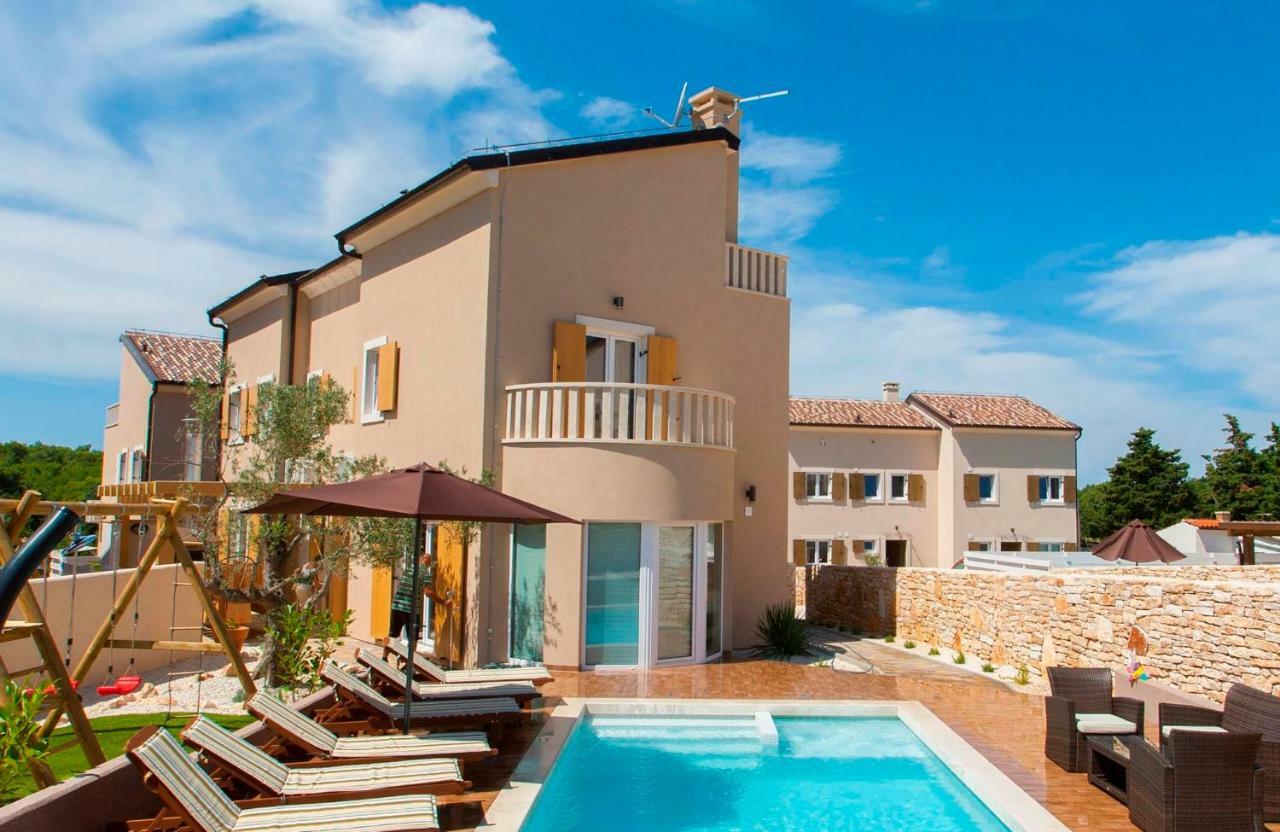 6-Bedroom Villa Chiara With Sea View Premantura Exteriör bild