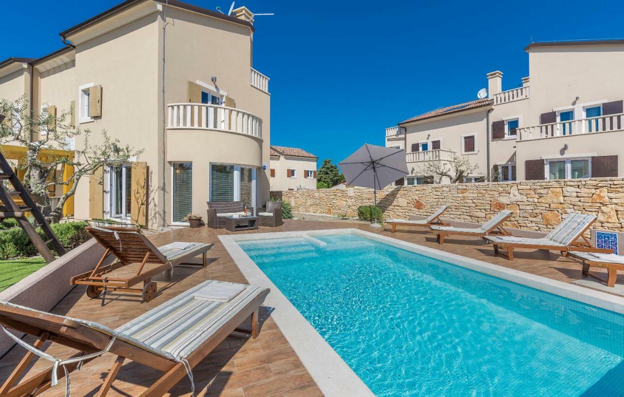 6-Bedroom Villa Chiara With Sea View Premantura Exteriör bild