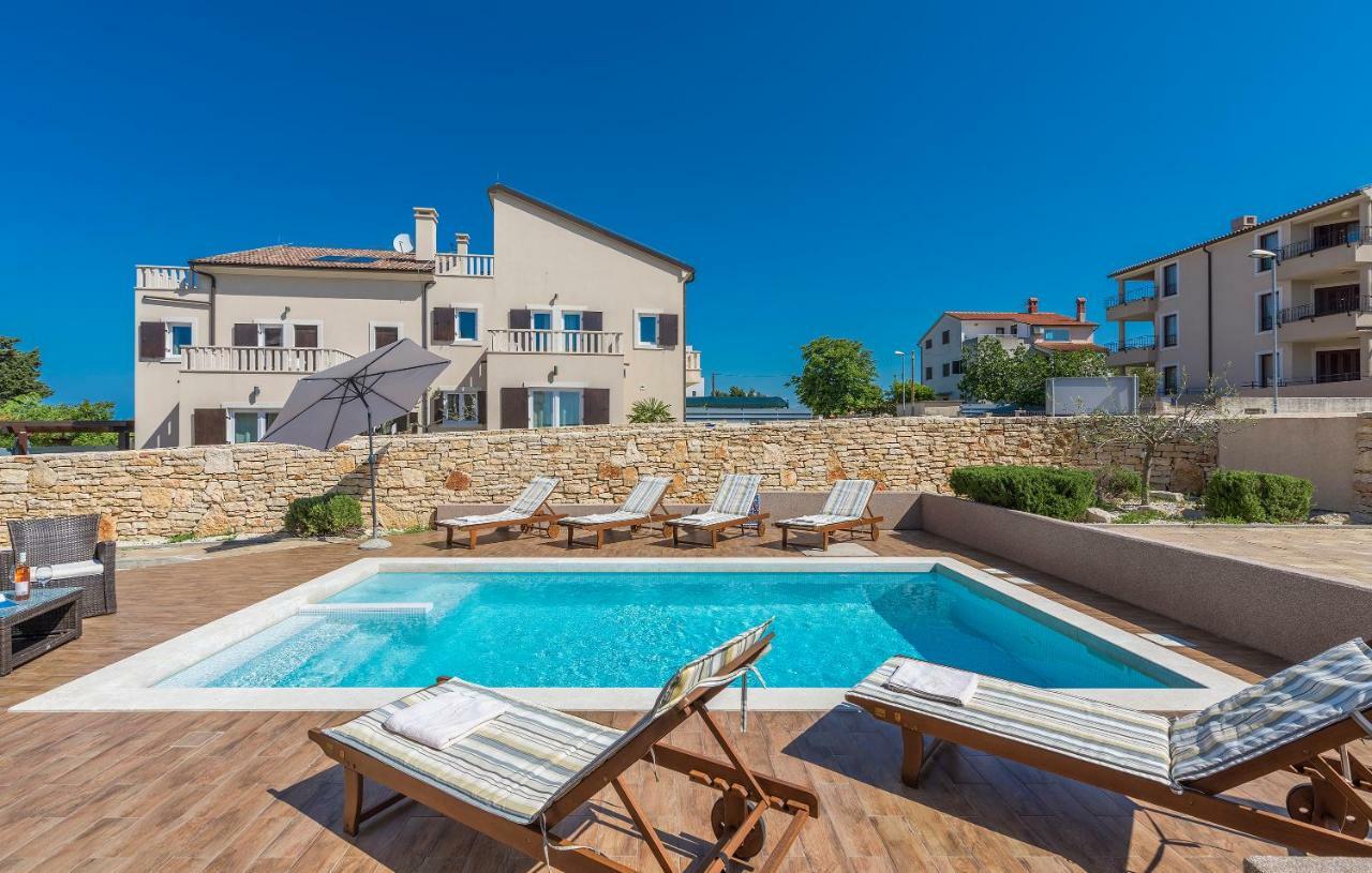 6-Bedroom Villa Chiara With Sea View Premantura Exteriör bild