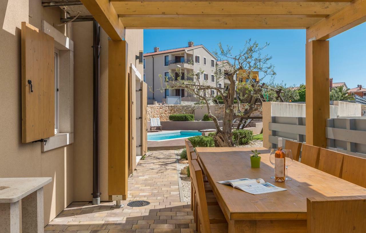 6-Bedroom Villa Chiara With Sea View Premantura Exteriör bild