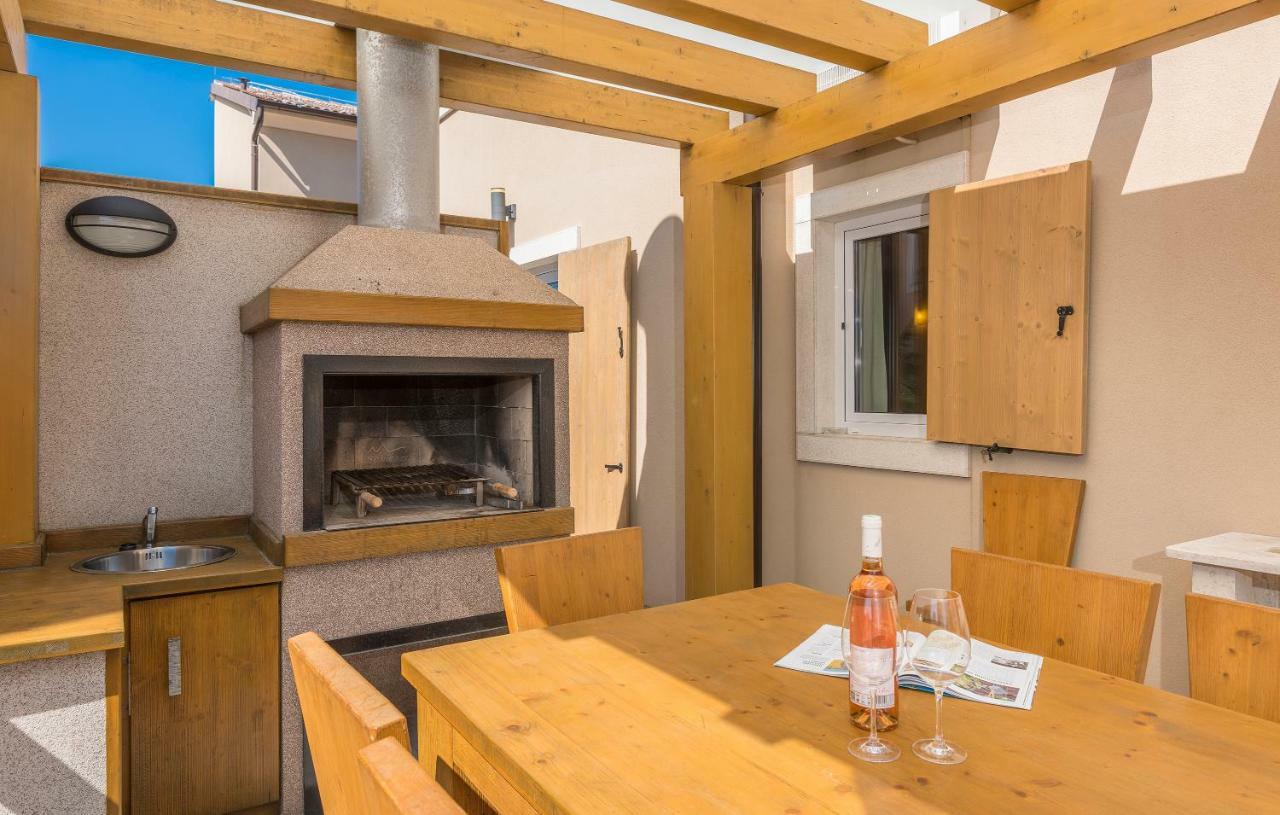 6-Bedroom Villa Chiara With Sea View Premantura Exteriör bild